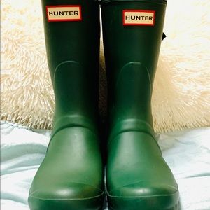Hunter boots. Women size 7. Hunter green. Like new.